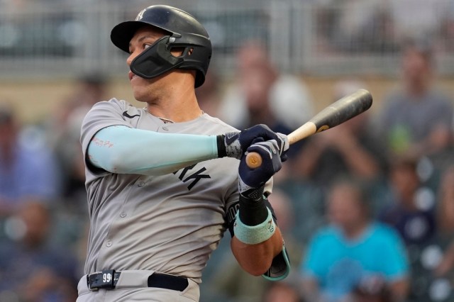 Yankees' Aaron Judge has chance to become baseball's tallest batting champ